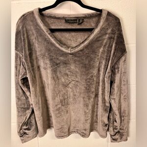 House of Harlow 1960 Velvet V-Neck Sweatshirt in Silvery Gray